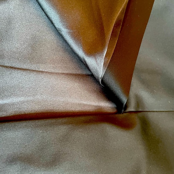 White House Black Market black dress. - Picture 5 of 12